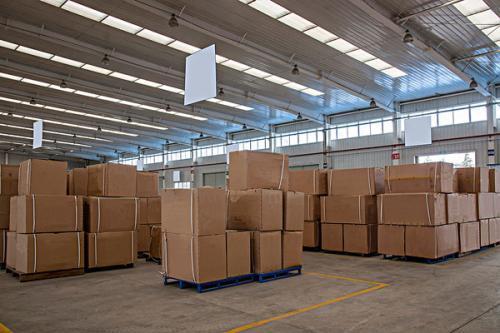 魏亚丽,公司经营范围包括:陆路国际货物运输代理,国内货运